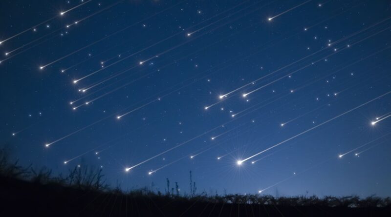 Langit Malam September Di Hiasi Komet Terang