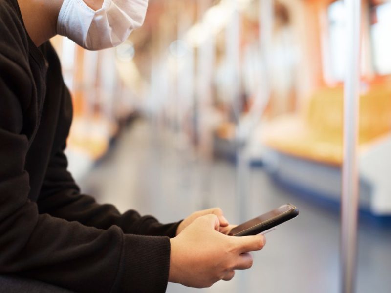 Traveling Anti Khawatir: 4 Kiat Amankan Smartphone Anda