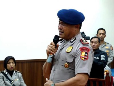 Kompol Cosmas Menangis: Di Berhentikan Dari Dinas Polri