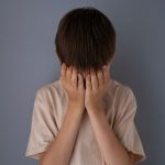 Bedakan Ramah Dengan Grooming: 4 Sinyal Yang Kerap Terlewat