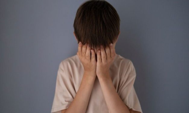 Bedakan Ramah Dengan Grooming: 4 Sinyal Yang Kerap Terlewat