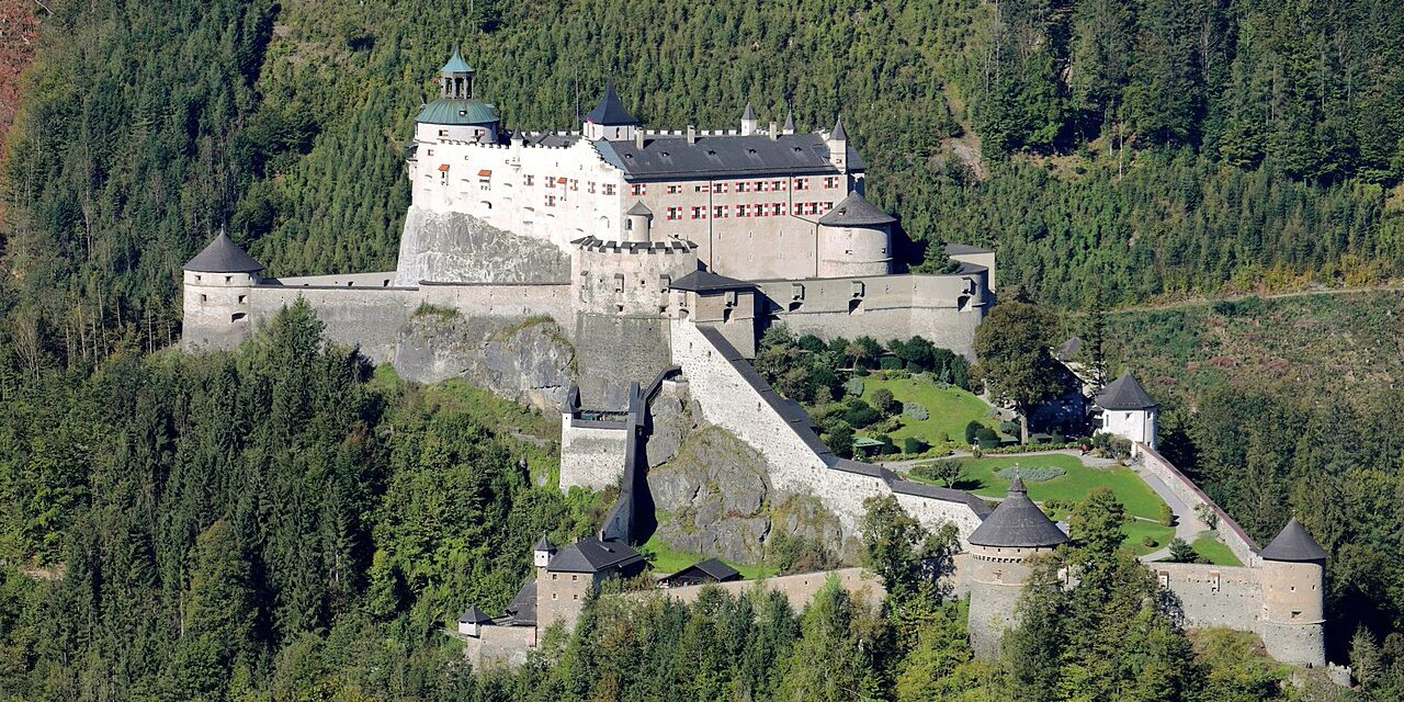 Istana Hohenwerfen Kastil sejarah Sebagai Benteng Pertahanan