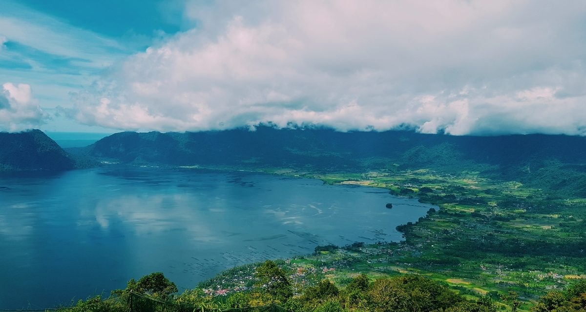 Keindahan Panorama Danau Maninjau Dengan Kekayaan Alamnya