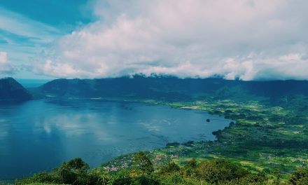 Keindahan Panorama Danau Maninjau Dengan Kekayaan Alamnya