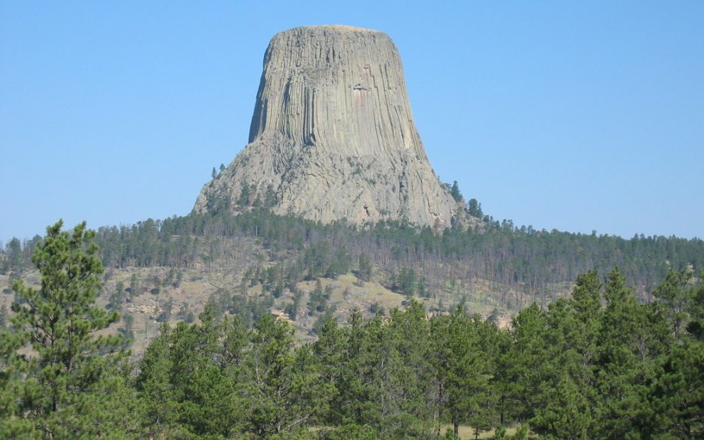 Landmark Ikonik Di AS Devils Tower Terbentuk Dari Magma Beku