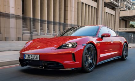 Nikmati Pengalaman Berkendara Dengan Porsche Taycan Series