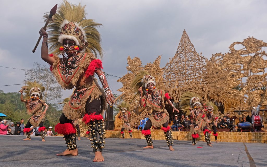 Peran Budaya Lokal Dalam Era Globalisasi