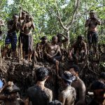 Tradisi Unik Mandi Lumpur Di Desa Kalimantan Jadi Daya Tarik