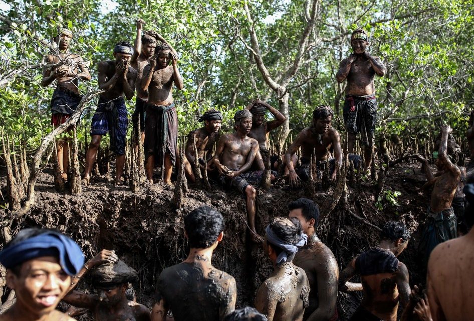 Tradisi Unik Mandi Lumpur Di Desa Kalimantan Jadi Daya Tarik
