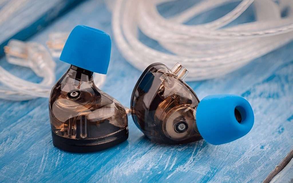 In Ear Monitor (IEM) Apa Sih Fungsinya, Ini Dia Penjelasannya