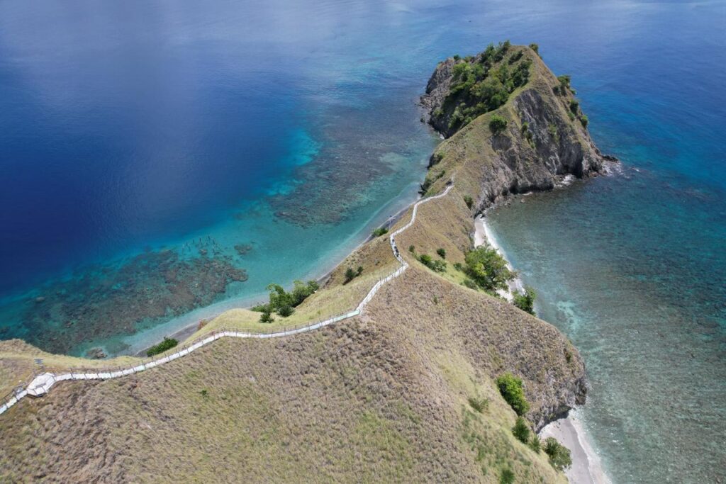 Mengeksplor Pulau
