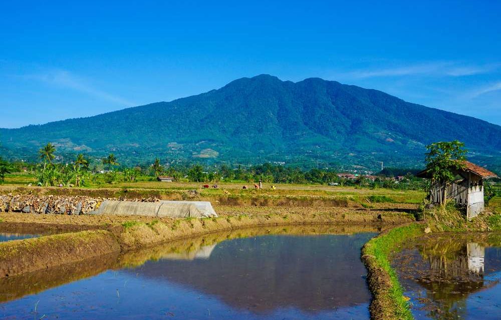 Gunung Salak Keindahan Alam Yang Menawan Dan Mitosnya