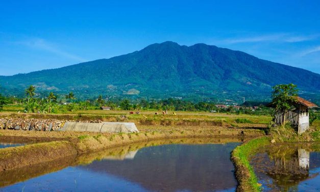Gunung Salak Keindahan Alam Yang Menawan Dan Mitosnya